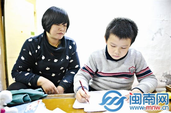 小泽炜干什么都坐不住，除了画画